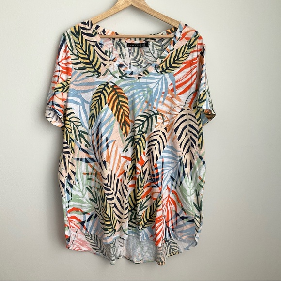 Tahari 1X V-Neck Tee with Tropical Leaf Print in Multicolor - Picture 3 of 9